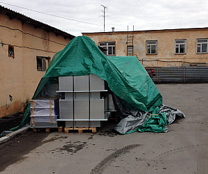 Укрытие тарпаулином товаров